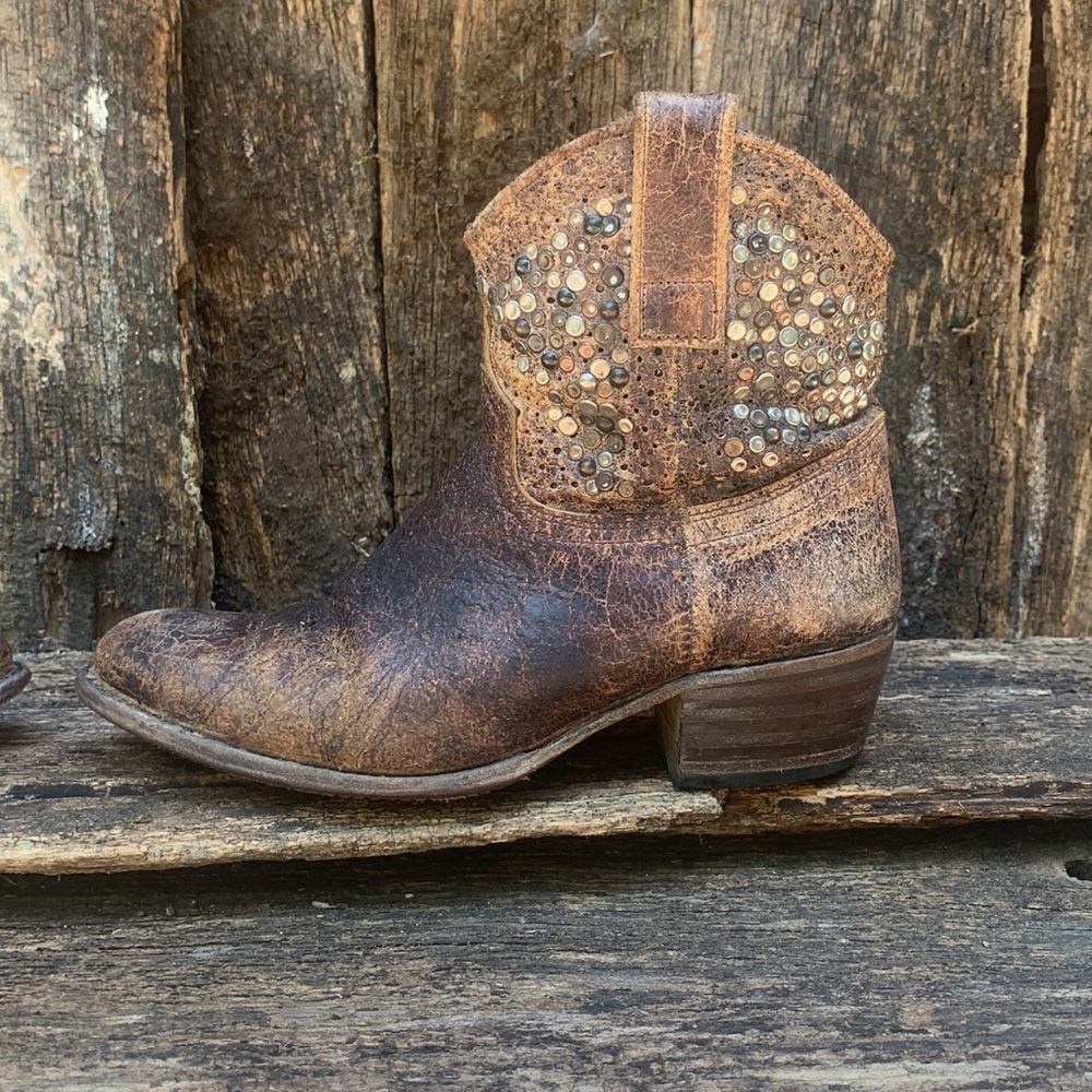 🤎🤍🖤Frye Deborah Studded Western Short Boots $598 Made in Spain 🇪🇸 - Picture 11 of 16